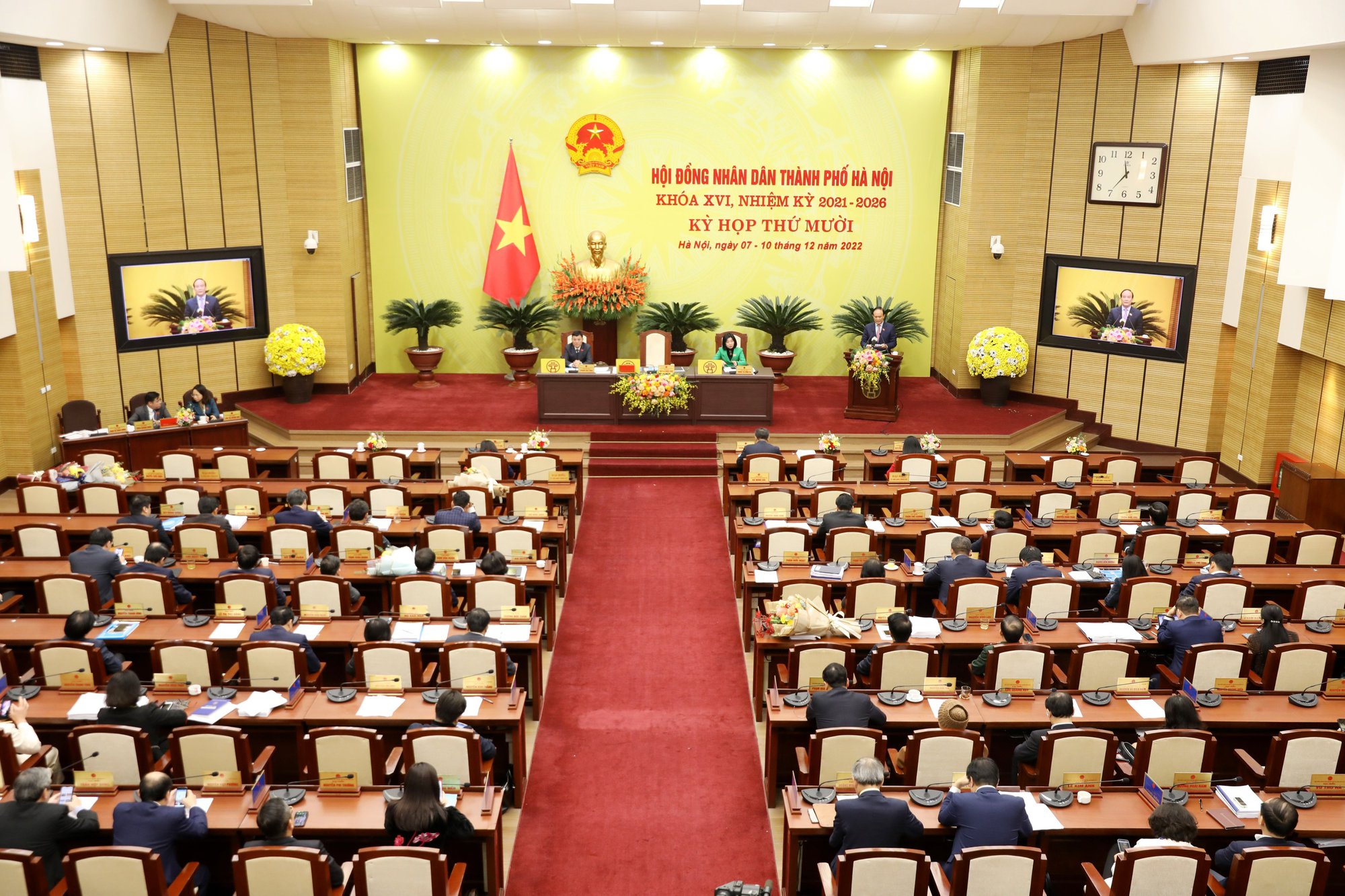 Hà Nội điều động, luân chuyển nhiều lãnh đạo 2 Sở và Ban Đô thị - Ảnh 1.