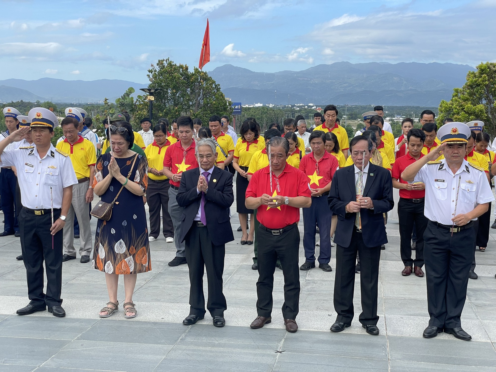Xúc động lễ dâng hương Khu tưởng niệm Chiến sĩ Gạc Ma