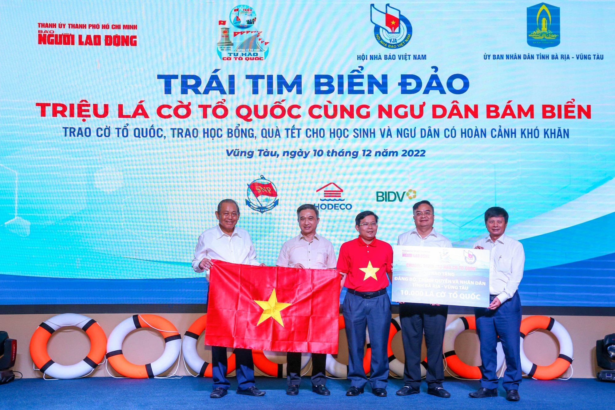 Cờ Tổ quốc, học bổng tiếp tục đến với Bà Rịa - Vũng Tàu - Ảnh 1.