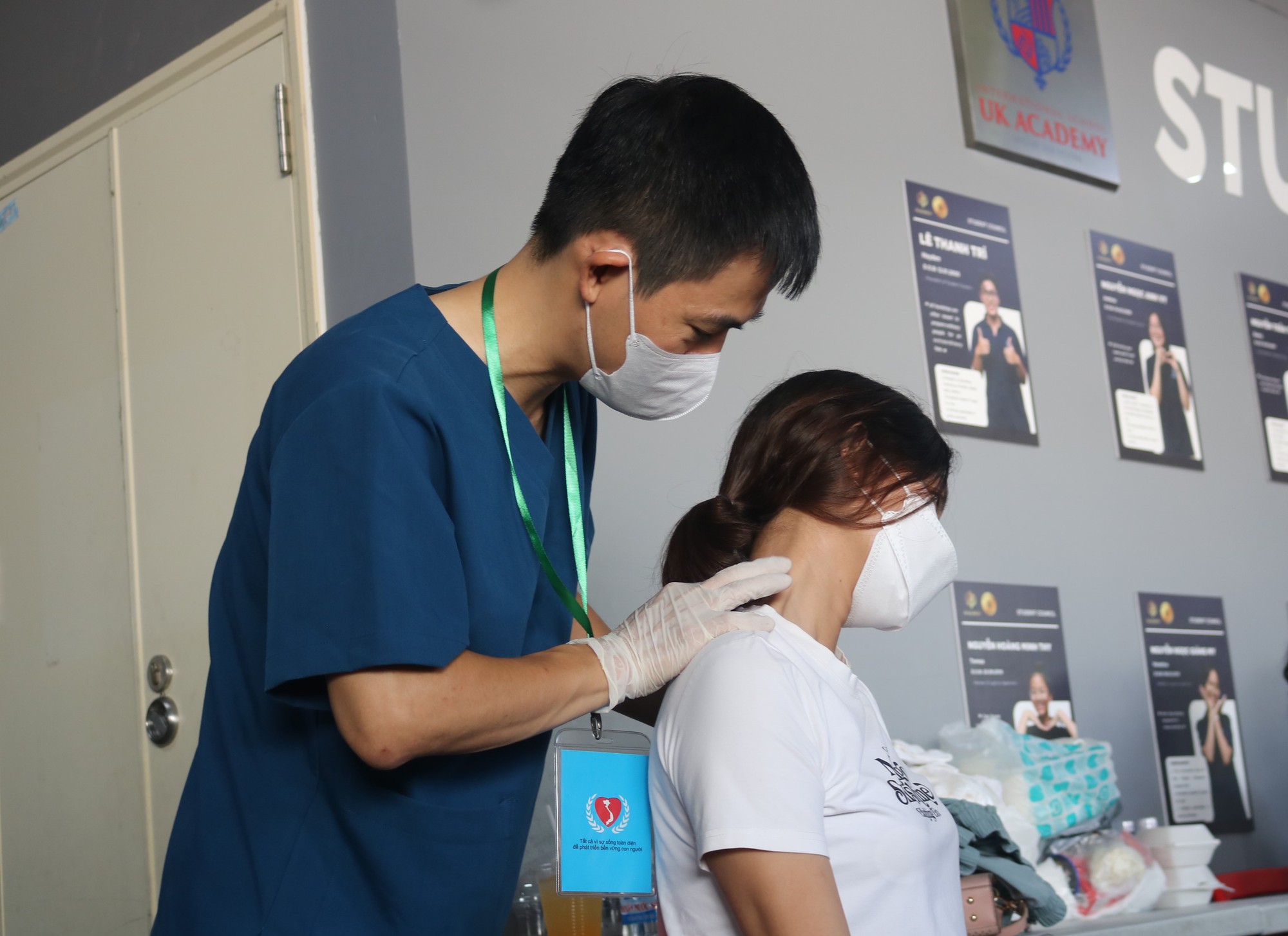 Gần 2.000 người khuyết tật, sinh vi&ecirc;n, trẻ mồ c&ocirc;i được kh&aacute;m, chữa bệnh miễn ph&iacute; - Ảnh 4.