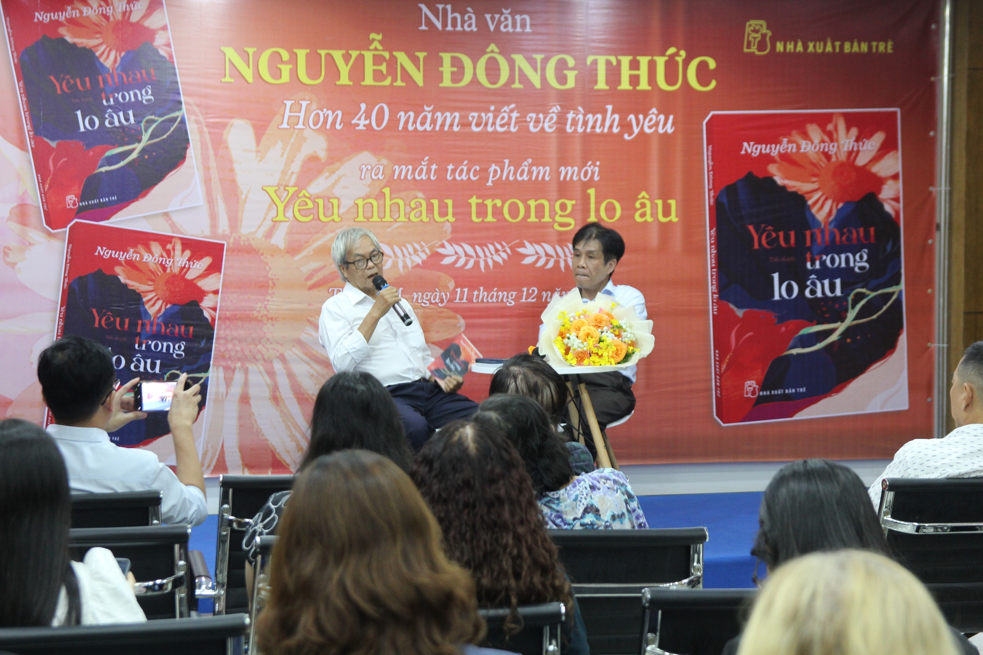 Nh&agrave; văn Nguyễn Đ&ocirc;ng Thức trở lại với Y&ecirc;u nhau trong lo &acirc;u - Ảnh 1.