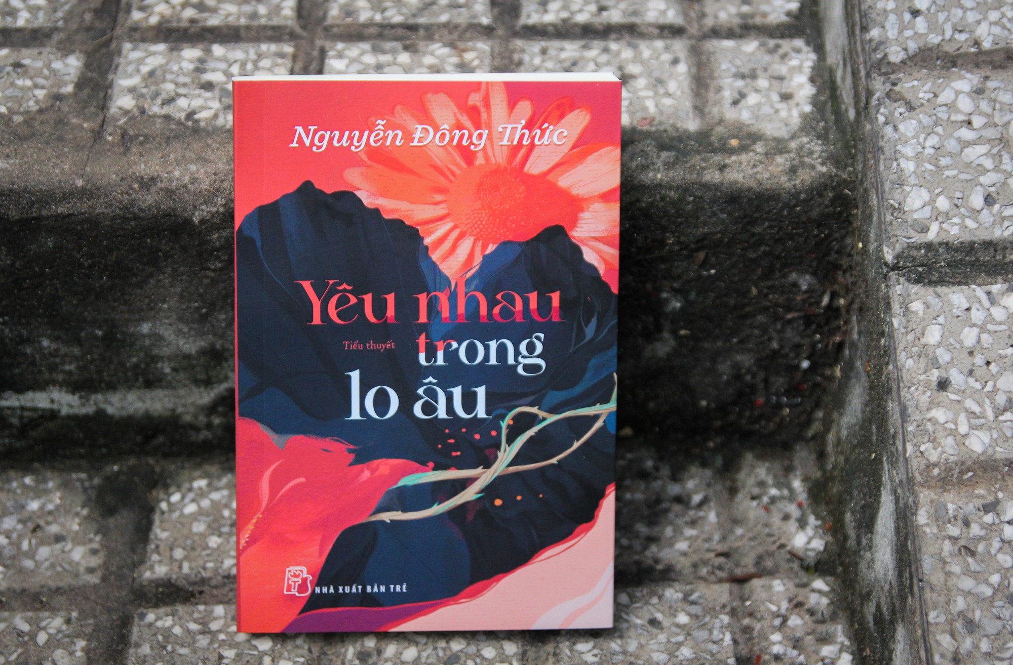 Nhà văn Nguyễn Đông Thức trở lại với "Yêu nhau trong lo âu"