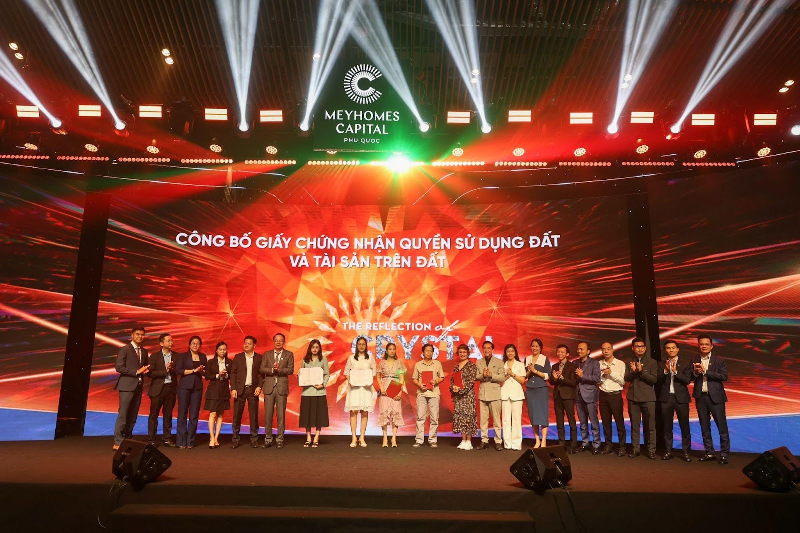 Crystal City tung giỏ hàng “độc” thu hút gần 500 khách hàng - Ảnh 2.