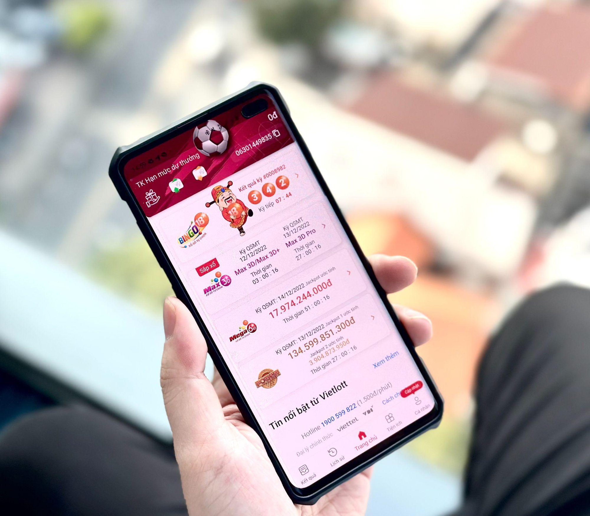 Các điểm bán vé Vietlott nhộn nhịp với giải Jackpot vượt 134 tỉ đồng