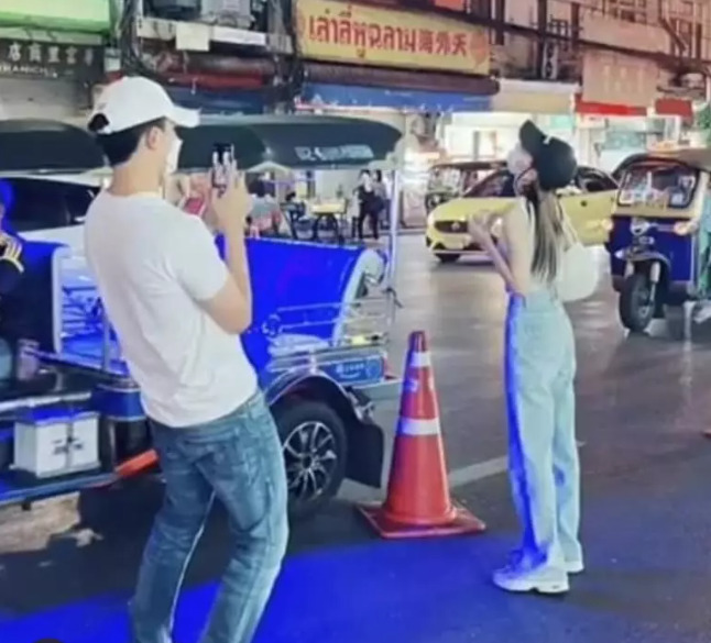 Người đẹp &ldquo;Chiếc l&aacute; cuốn bay&rdquo; lộ clip hẹn h&ograve; khu chợ đ&ecirc;m - Ảnh 4.