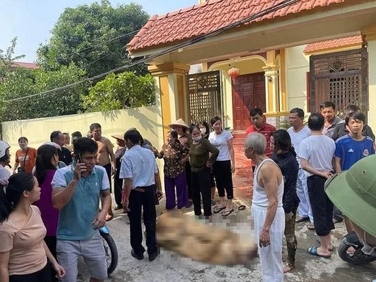 Vụ 3 con gái mang xăng đốt nhà mẹ: Người mẹ đã qua đời