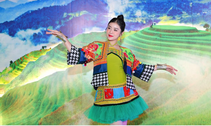 Lệ Quy&ecirc;n gợi cảm ch&uacute;c mừng Sao mai Thu Hằng Chill c&ugrave;ng T&acirc;y Bắc - Ảnh 5.