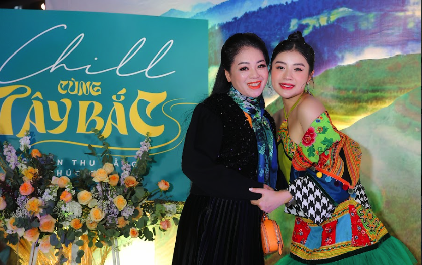 Lệ Quy&ecirc;n gợi cảm ch&uacute;c mừng Sao mai Thu Hằng Chill c&ugrave;ng T&acirc;y Bắc - Ảnh 7.