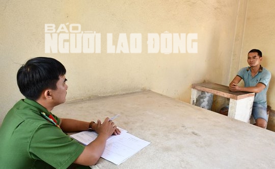 CLIP: &Aacute;n mạng kinh ho&agrave;ng từ m&acirc;u thuẫn khi đi vệ sinh ở qu&aacute;n karaoke - Ảnh 2.