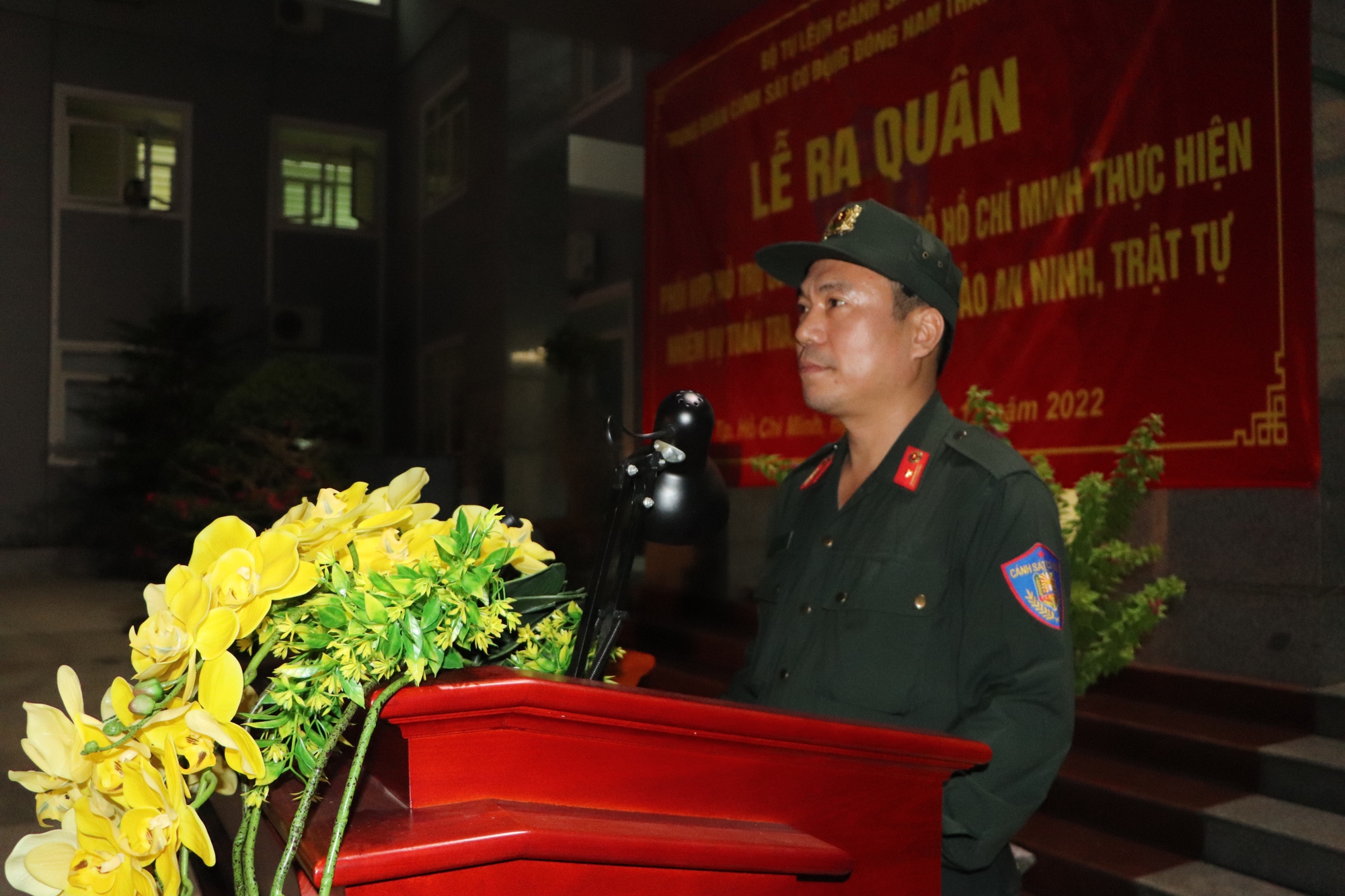 Cảnh s&aacute;t cơ động tung qu&acirc;n trấn &aacute;p tội phạm tại TP HCM - Ảnh 3.