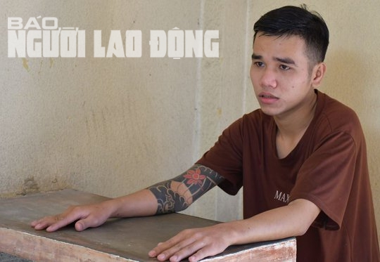 CLIP: &Aacute;n mạng kinh ho&agrave;ng từ m&acirc;u thuẫn khi đi vệ sinh ở qu&aacute;n karaoke - Ảnh 6.