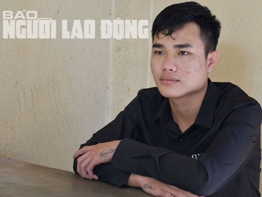 CLIP: &Aacute;n mạng kinh ho&agrave;ng từ m&acirc;u thuẫn khi đi vệ sinh ở qu&aacute;n karaoke - Ảnh 7.