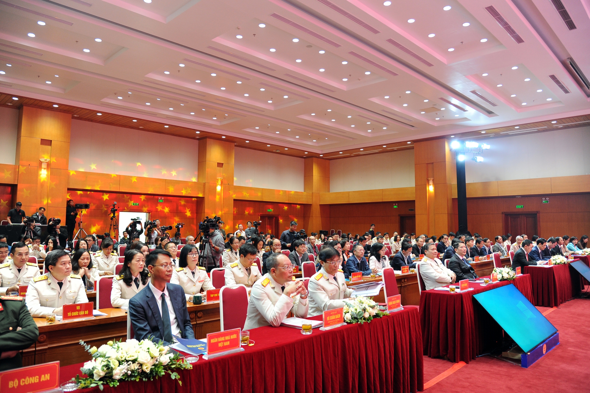 Hà Nội và TP HCM đã cán mốc thu thuế trên 300.000 tỉ đồng