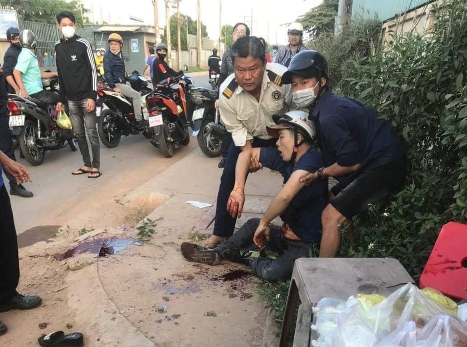 Án mạng trước công ty ở Bình Dương: Người phụ nữ đi cùng nạn nhân cũng bị thương
