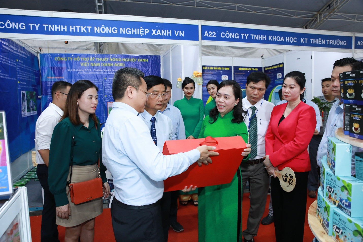 H&agrave;o hứng sắm Tết tại hội chợ n&ocirc;ng nghiệp - Ảnh 5.