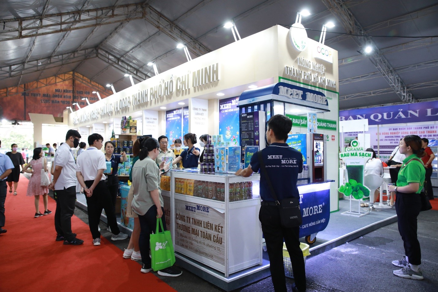 H&agrave;o hứng sắm Tết tại hội chợ n&ocirc;ng nghiệp - Ảnh 4.