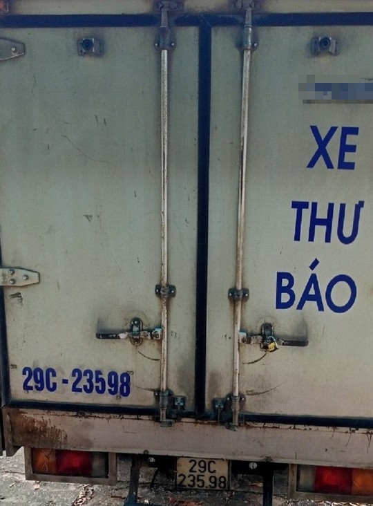 Bí mật bên trong chiếc xe thư báo dỏm khiến công an vây bắt