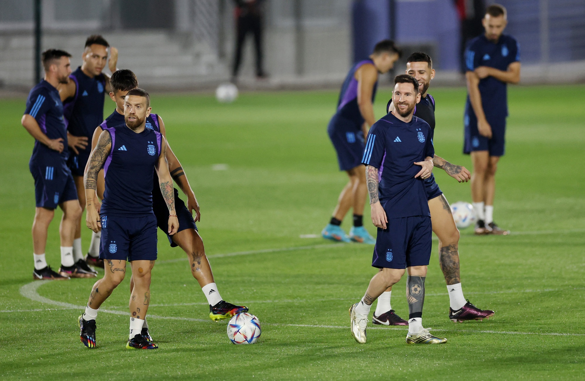 Thực hư việc Messi bỏ lỡ buổi tập v&igrave; chấn thương - Ảnh 4.
