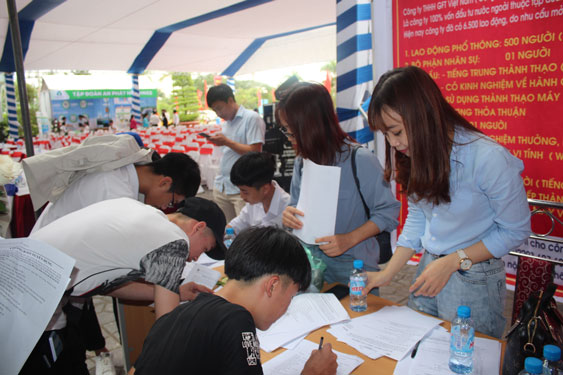 Hỗ trợ lao động về nước ổn định việc làm