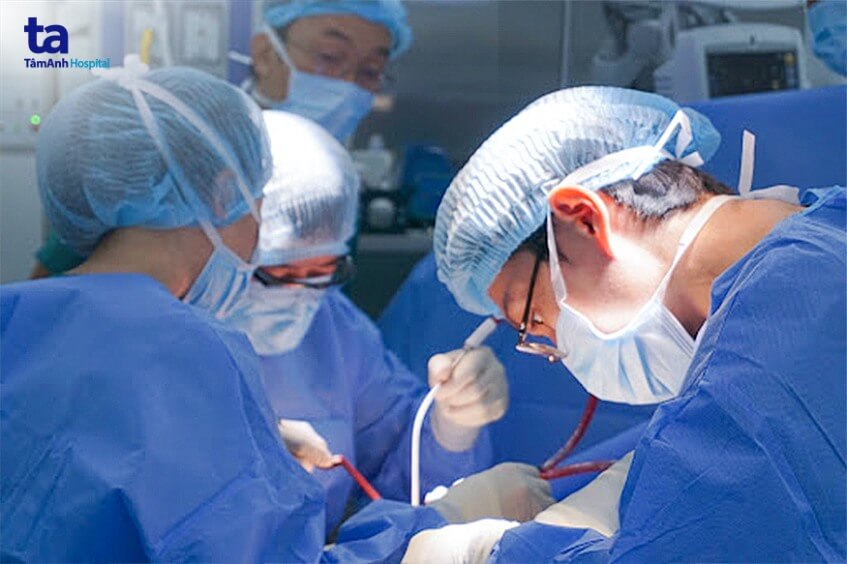 Bị não úng thủy từ nhỏ, mổ thành công lúc trưởng thành