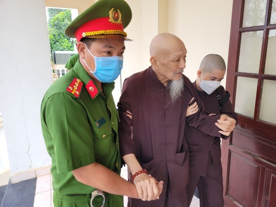 &ldquo;Thầy &ocirc;ng nội&rdquo; L&ecirc; T&ugrave;ng V&acirc;n hết được cho tại ngoại - Ảnh 1.