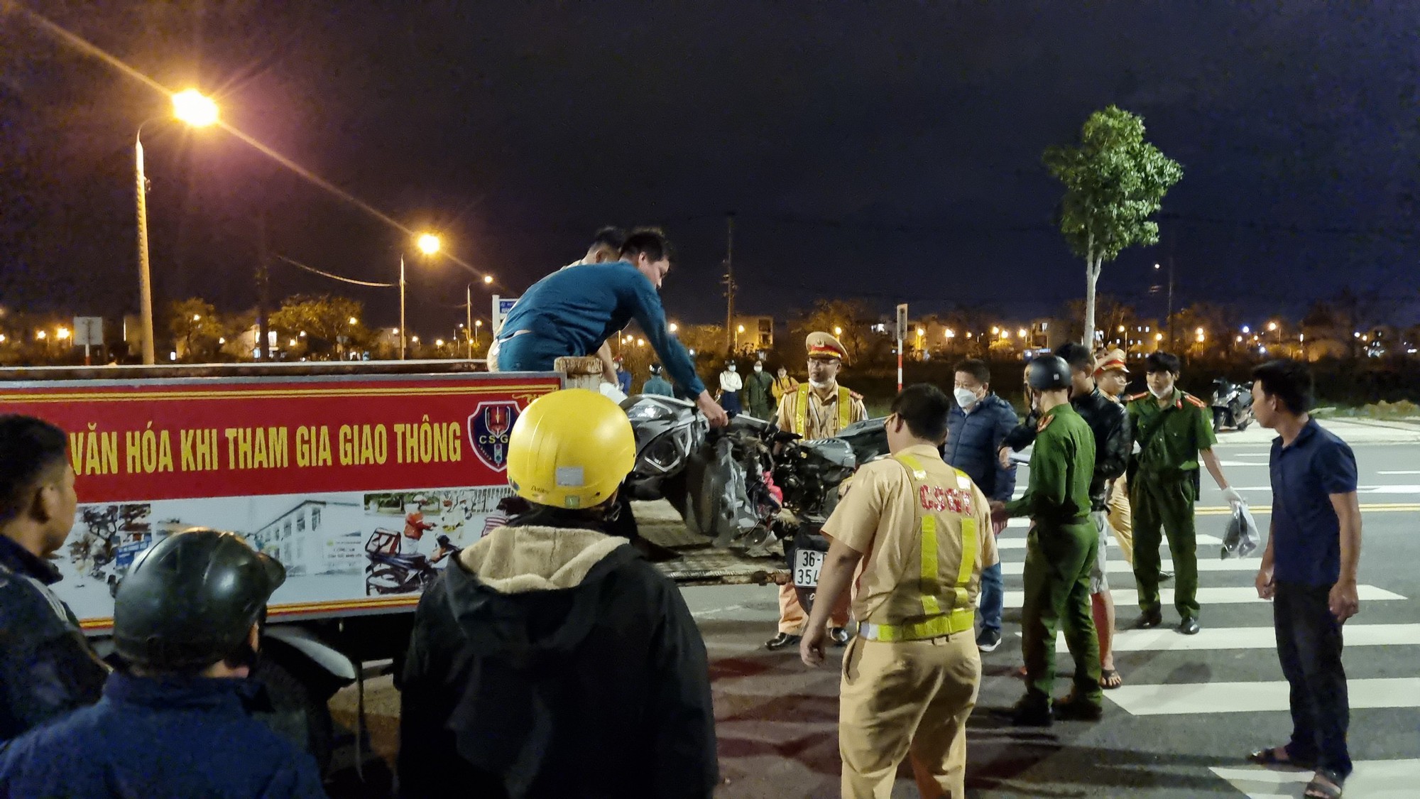Tai nạn kinh hoàng ở Đà Nẵng: Người lái xe bán tải là ai, có hành vi gì?