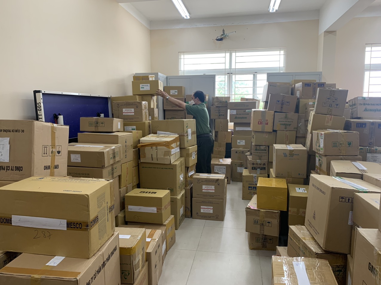 Ph&aacute; đường d&acirc;y sản xuất thuốc giả số lượng lớn ở TP HCM - Ảnh 1.