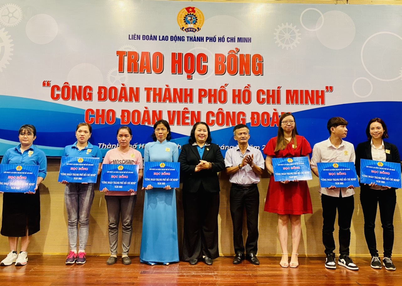 Học bổng Công đoàn tiếp sức cho người lao động