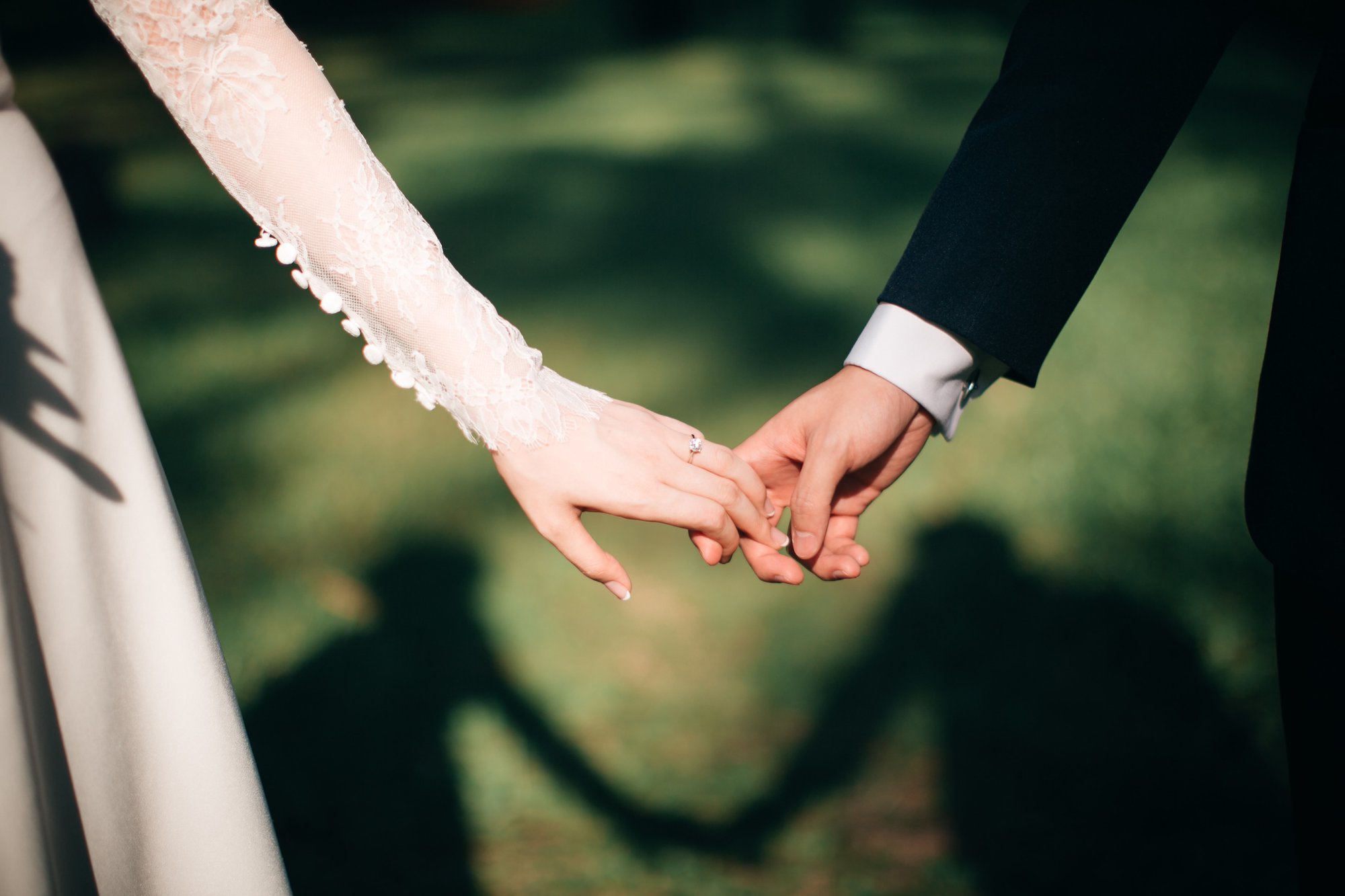 "Bán vợ" hay "cố vợ"?