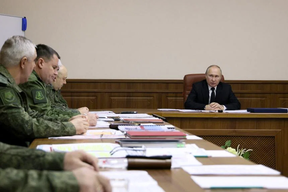 Tổng thống Putin họp khẩn với các chỉ huy quân sự Nga bàn về tình hình Ukraine