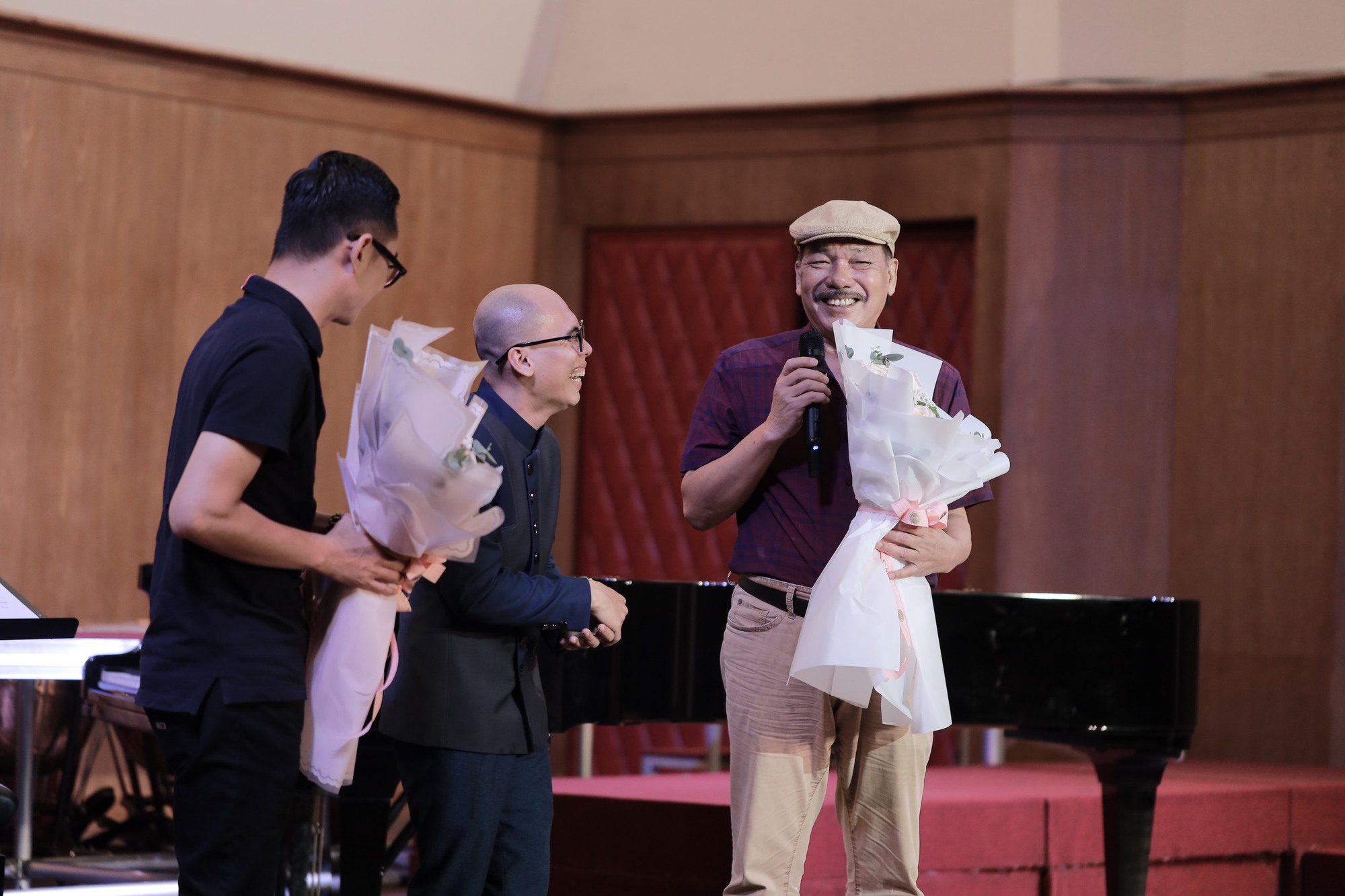 Th&ocirc;i mi&ecirc;n người nghe! - Ảnh 3.