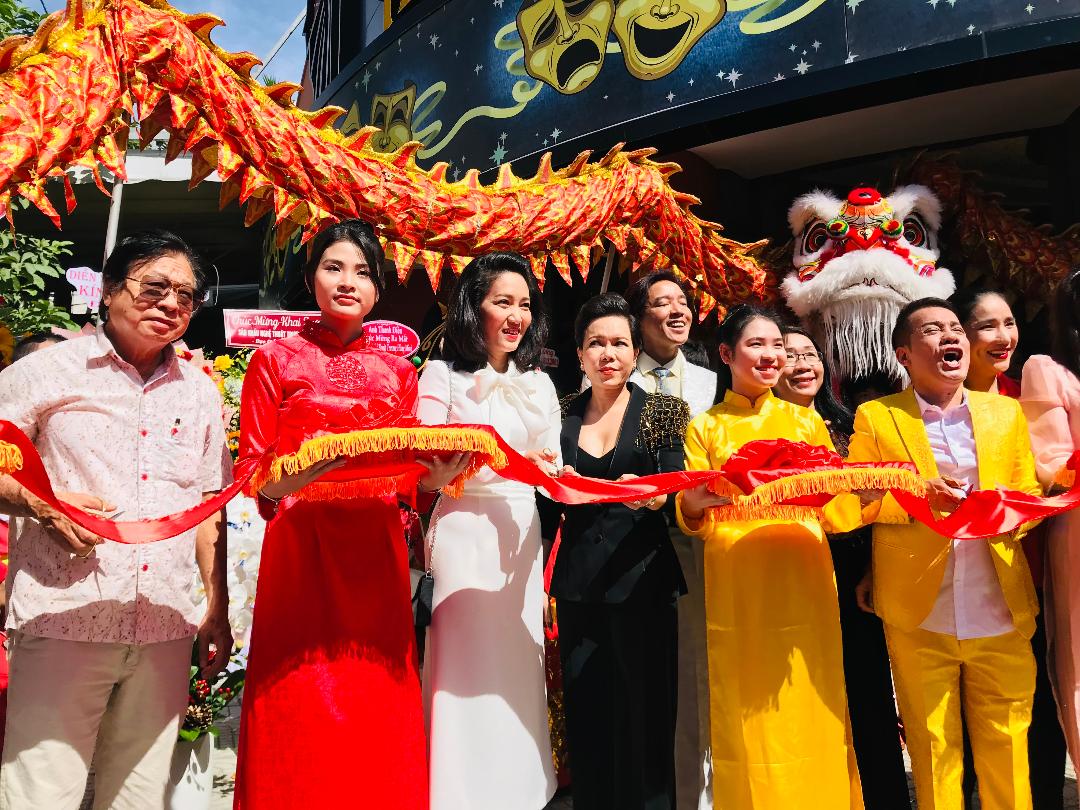 Sân khấu Trương Hùng Minh đi vào hoạt động - Ảnh 2.