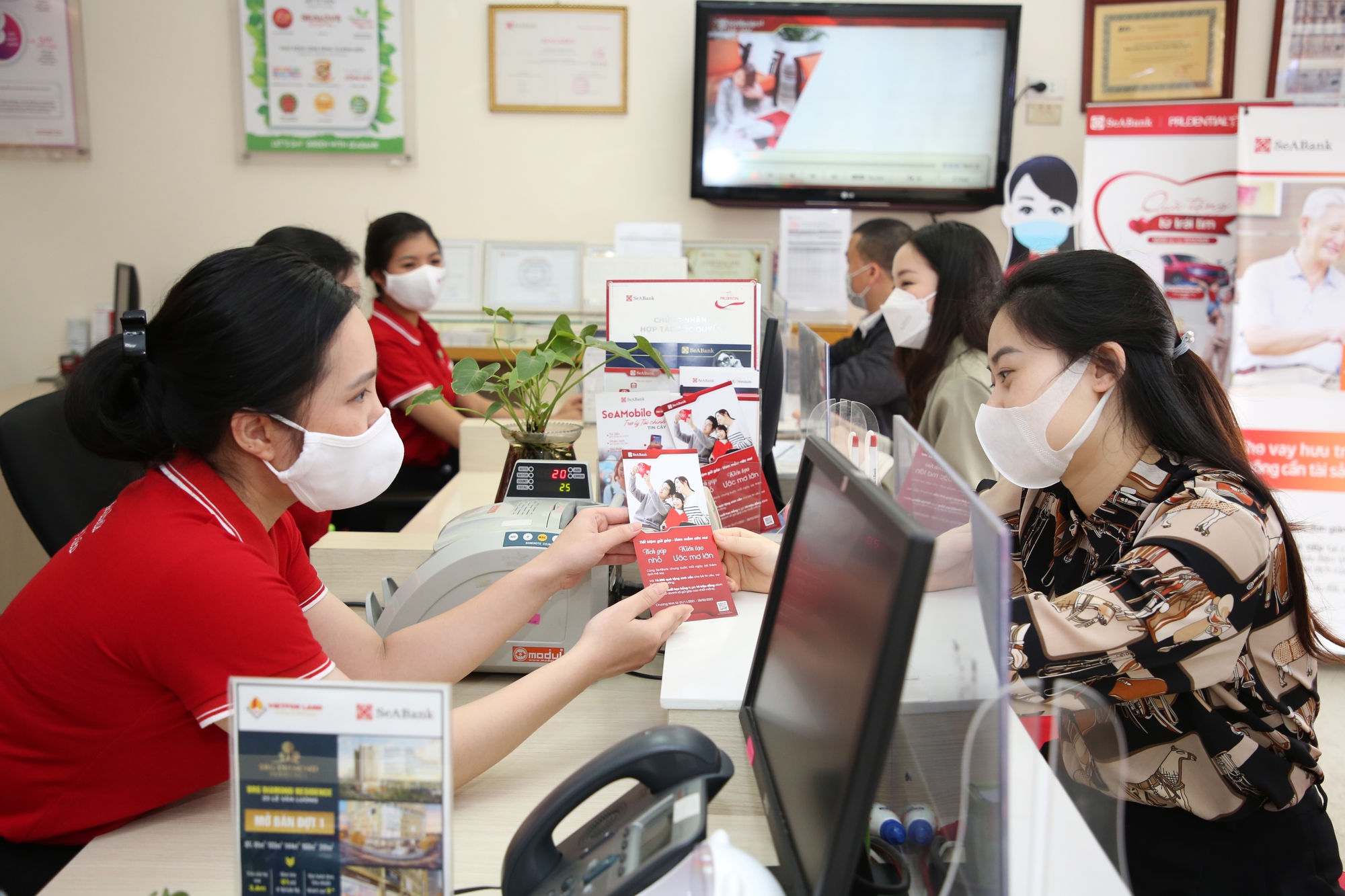 Dự báo “nóng”: Lãi suất thế giới chao đảo, Việt Nam ngược dòng, vì sao? - Ảnh 4.