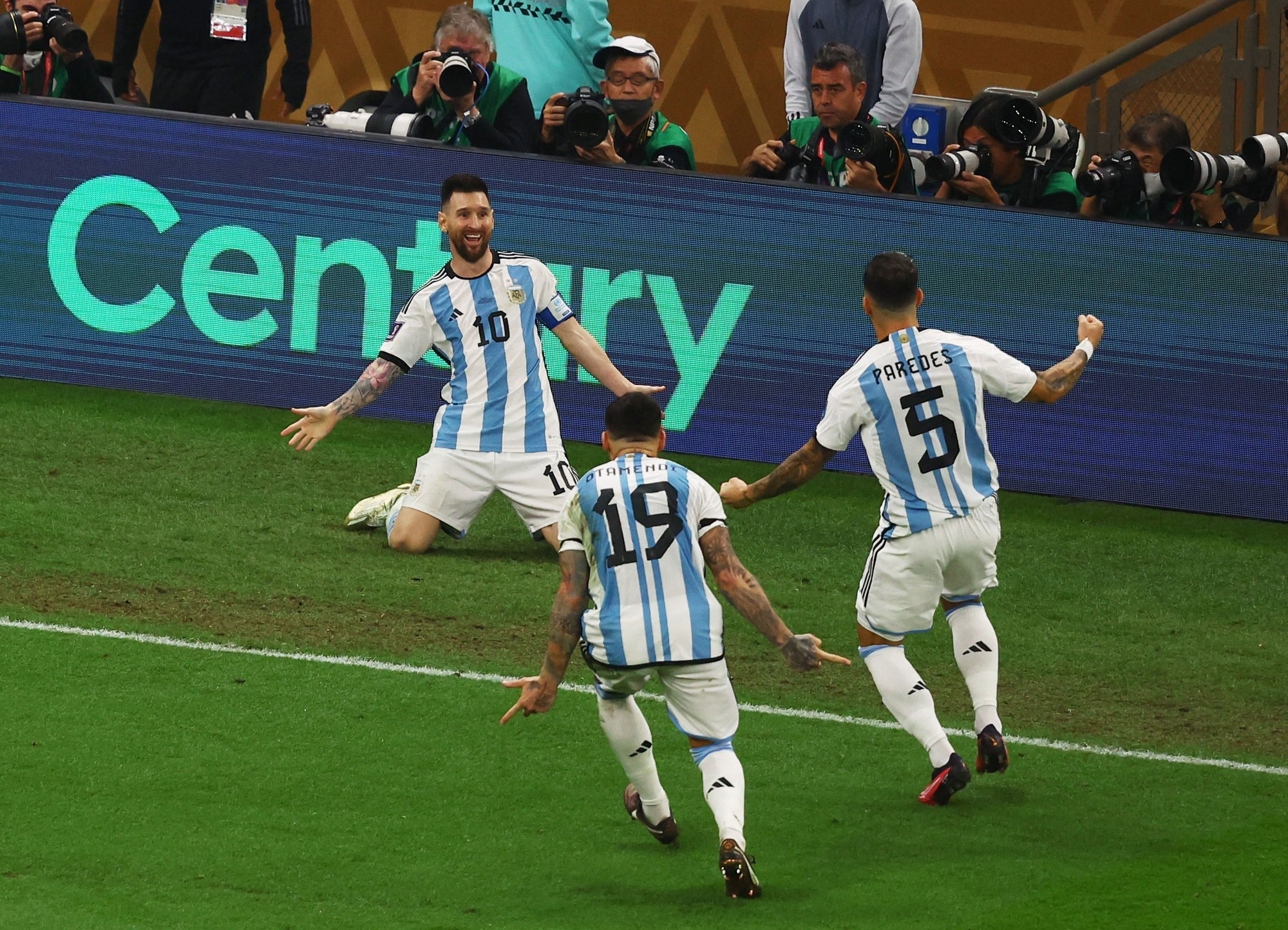 Đỉnh điểm kịch tính, Argentina lên ngôi