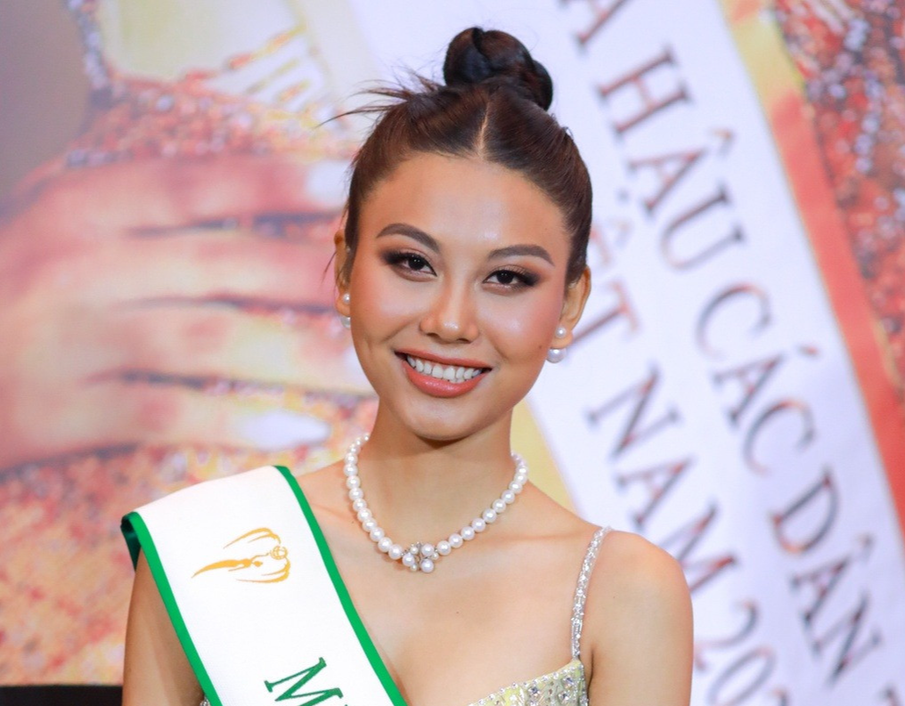 Đi thi quốc tế, Thạch Thu Thảo bị tố "quỵt tiền", bỏ hành lý vì không có tiền đóng quá ký