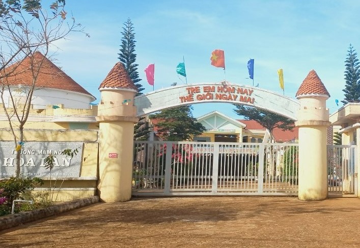 Vụ hiệu trưởng điều giáo viên đi tiếp khách: Những "VIP" nào được điểm tên?