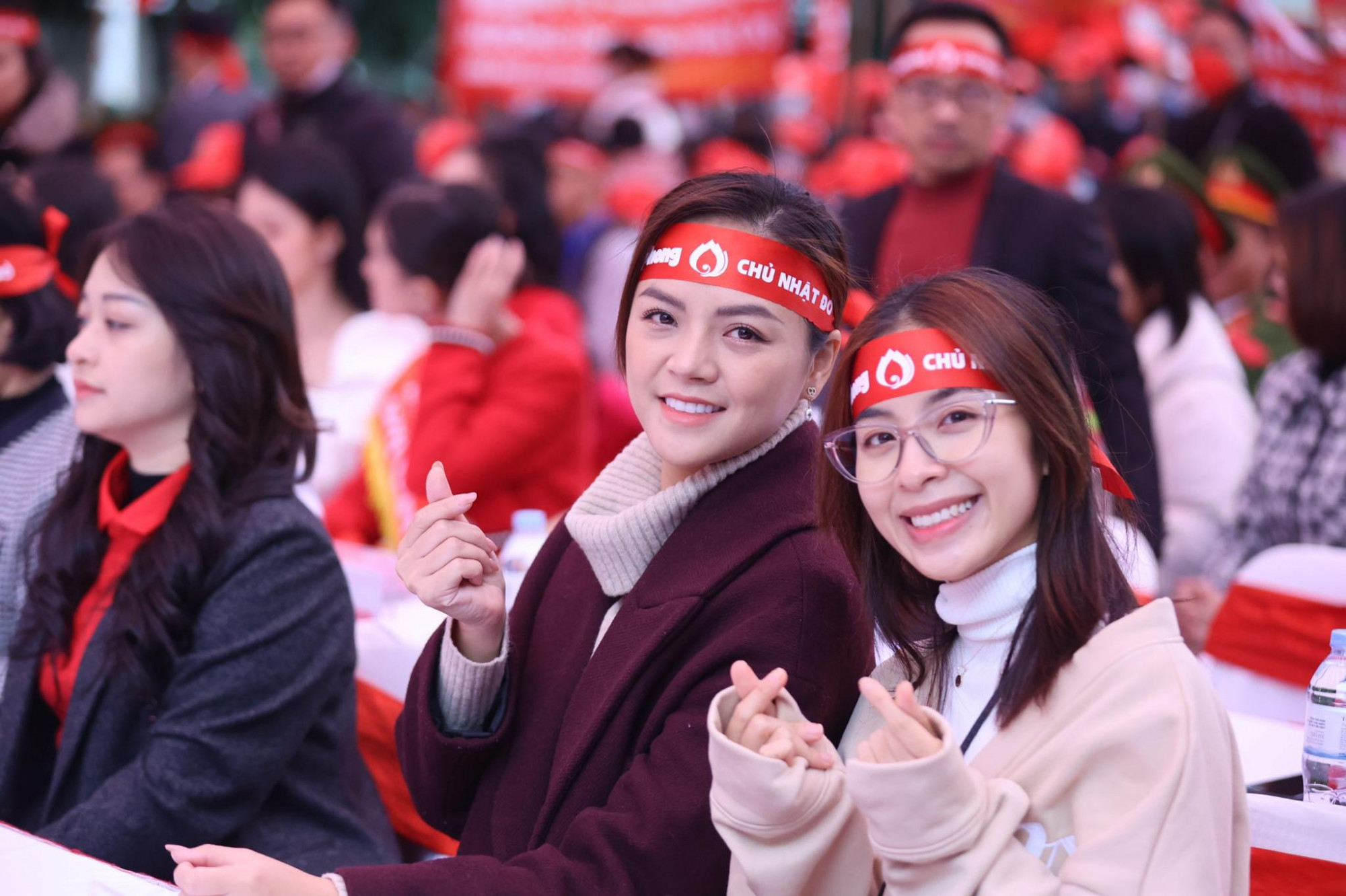 Hoa hậu Đỗ Thị H&agrave;, &Aacute; hậu Phương Nga c&ugrave;ng h&agrave;ng ng&agrave;n bạn trẻ đội r&eacute;t đi hiến m&aacute;u - Ảnh 5.