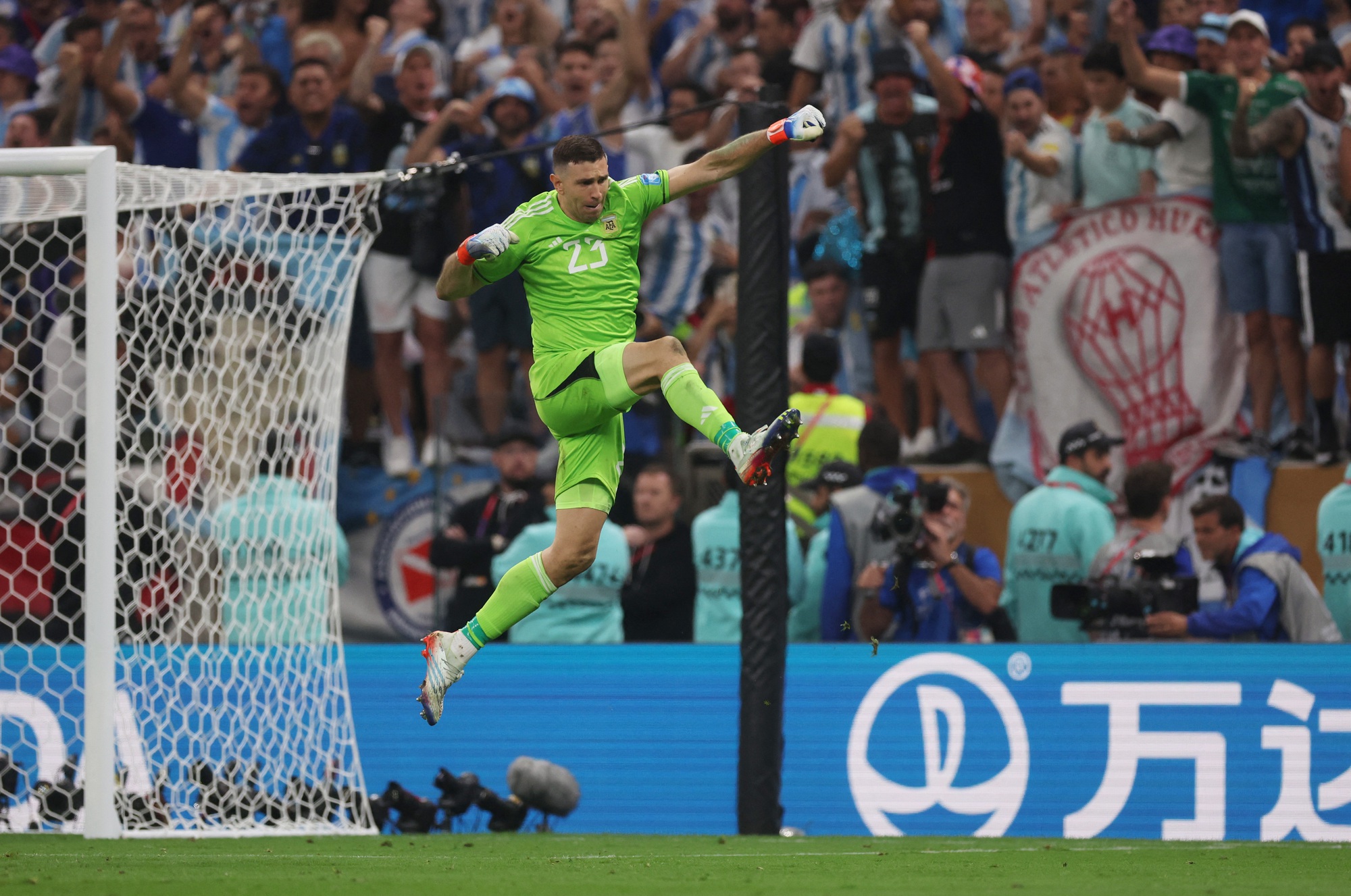 Thủ môn Emiliano Martinez nói gì về loạt luân lưu với Pháp