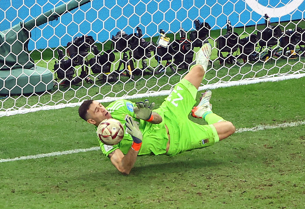 Thủ m&ocirc;n Emiliano Martinez n&oacute;i g&igrave; về loạt lu&acirc;n lưu với Ph&aacute;p - Ảnh 4.