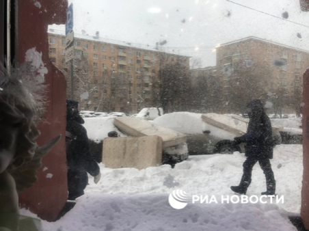 Giao th&ocirc;ng Moscow rối tung v&igrave; tuyết rơi kỷ lục - Ảnh 3.