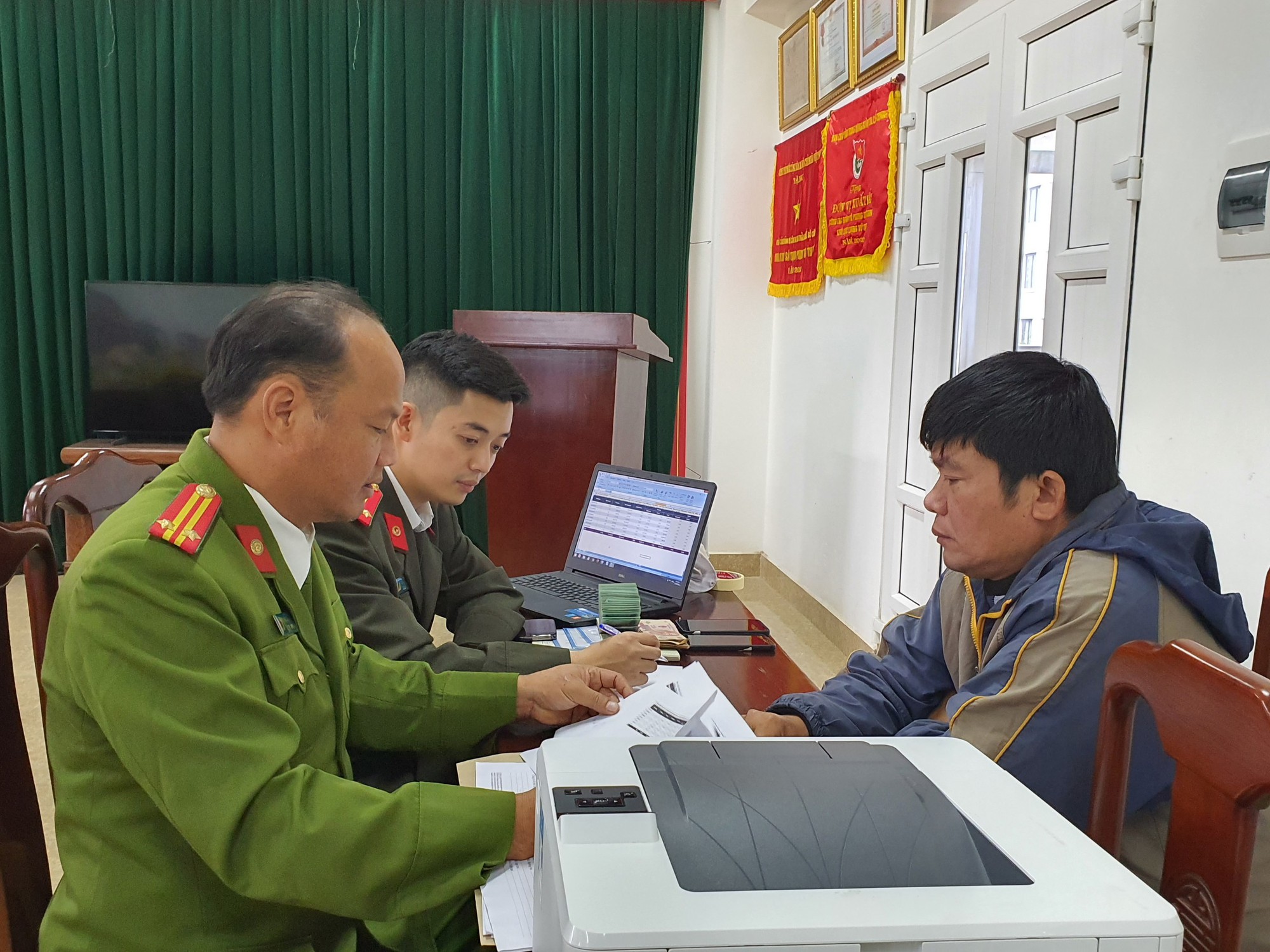 Đường d&acirc;y đ&aacute;nh bạc hơn 1.500 tỉ đồng do Vương Hưng Thiện cầm đầu bị triệt ph&aacute;  - Ảnh 3.