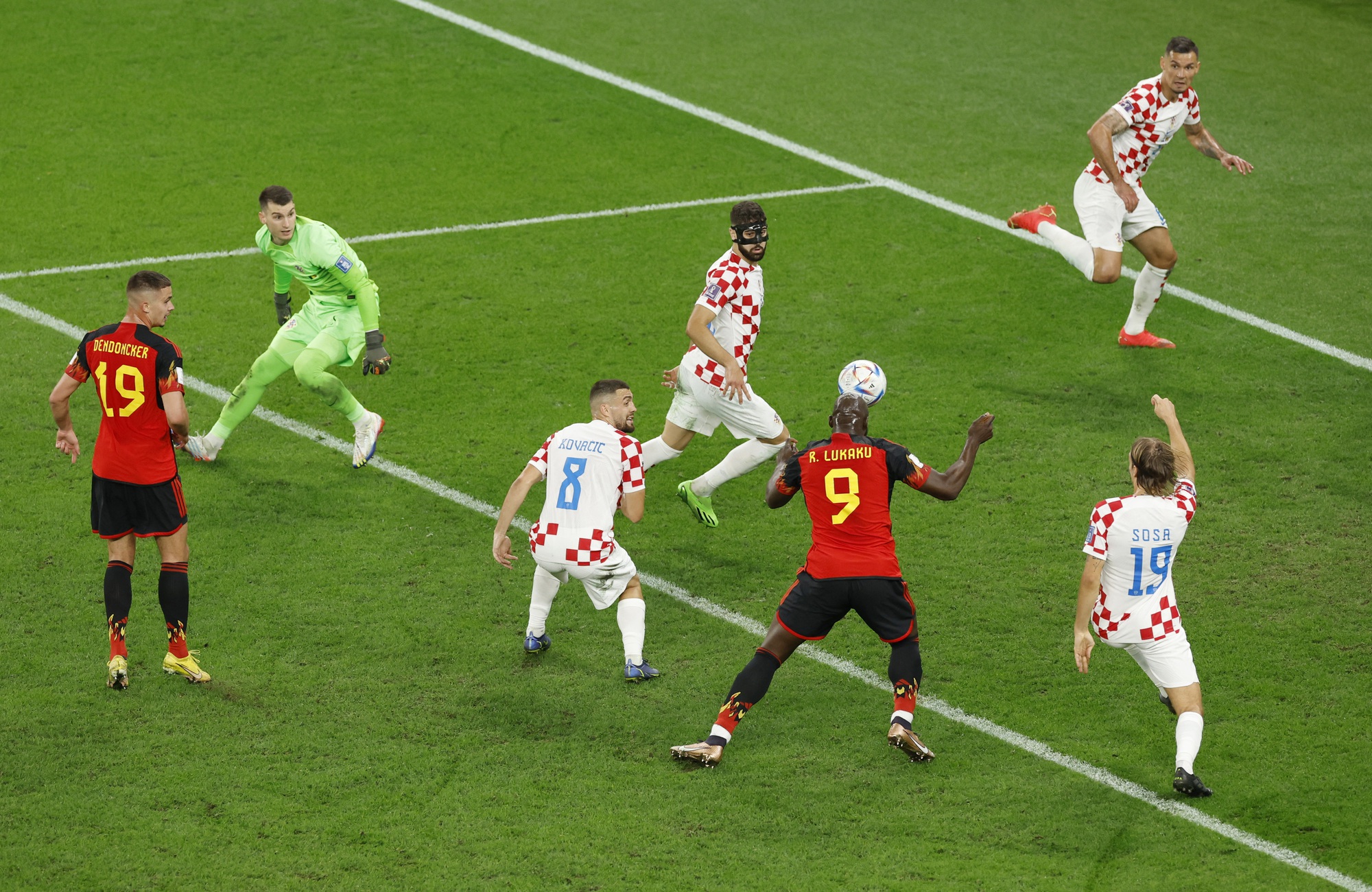 Lukaku h&oacute;a ch&acirc;n gỗ, bỏ lỡ cơ hội ghi b&agrave;n cho tuyển Bỉ - Ảnh 5.