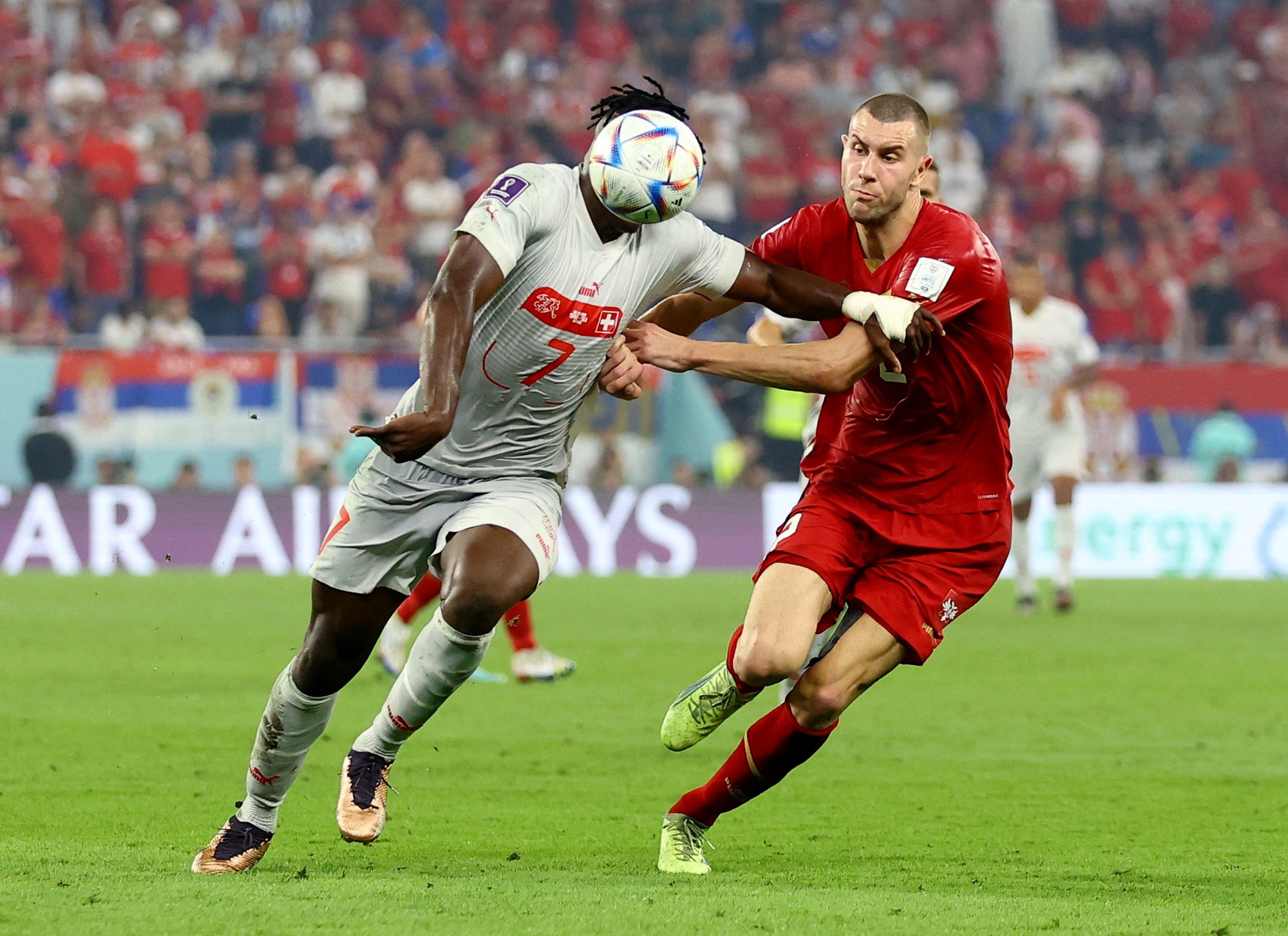 Vượt qua Serbia, Thụy Sĩ gi&agrave;nh suất v&agrave;o v&ograve;ng 1/8 World Cup 2022 - Ảnh 2.