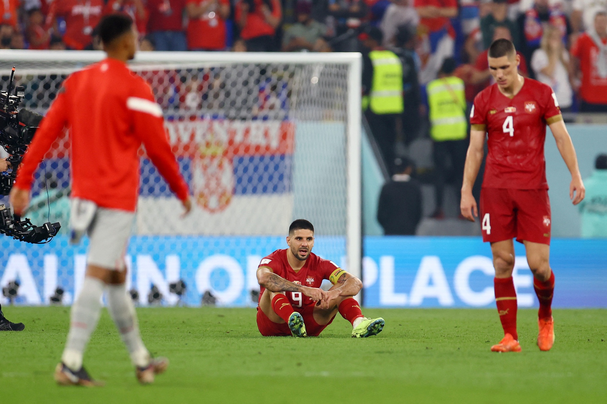 Vượt qua Serbia, Thụy Sĩ gi&agrave;nh suất v&agrave;o v&ograve;ng 1/8 World Cup 2022 - Ảnh 8.