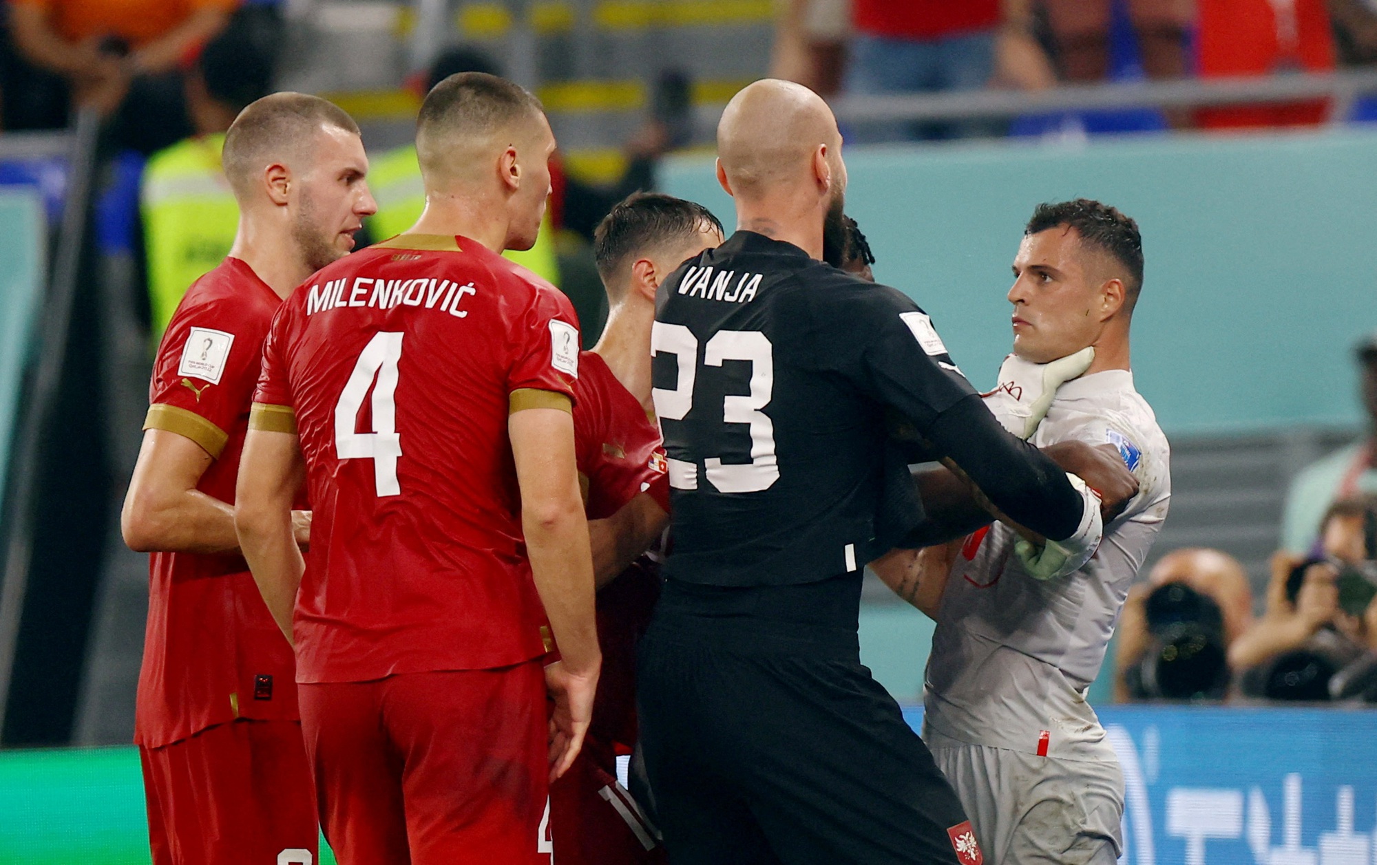 Vượt qua Serbia, Thụy Sĩ gi&agrave;nh suất v&agrave;o v&ograve;ng 1/8 World Cup 2022 - Ảnh 6.