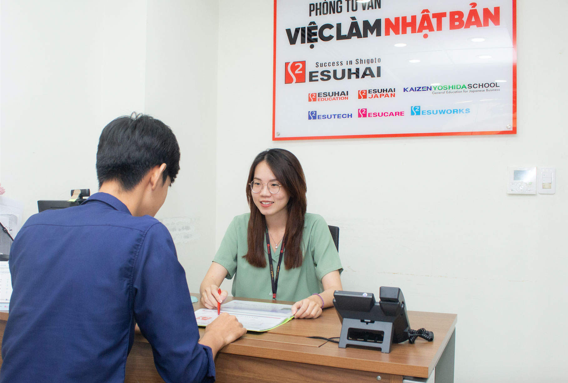 Cơ hội cho người trẻ mất việc - Ảnh 1.