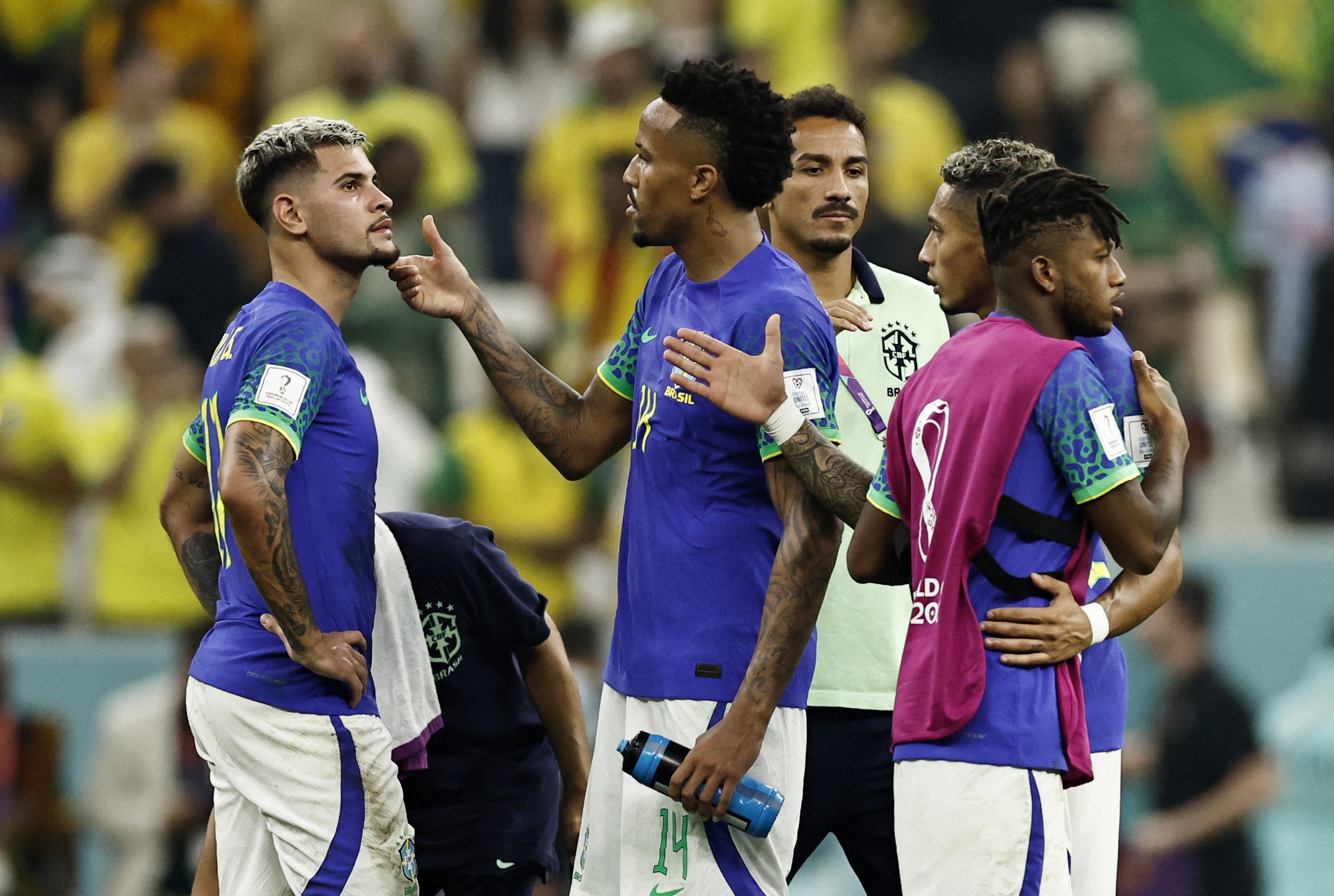 Thua sốc Cameroon, Brazil thẳng tiến vòng 1/8 - Ảnh 7.
