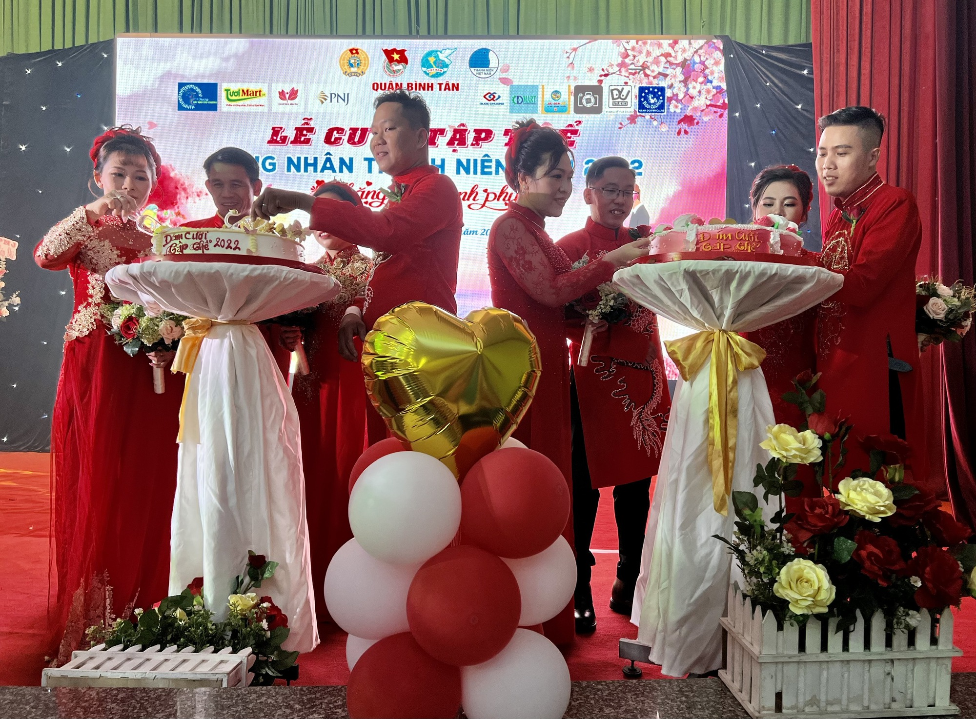 Xúc động lễ cưới tập thể dành cho công nhân có hoàn cảnh khó khăn - Ảnh 3.
