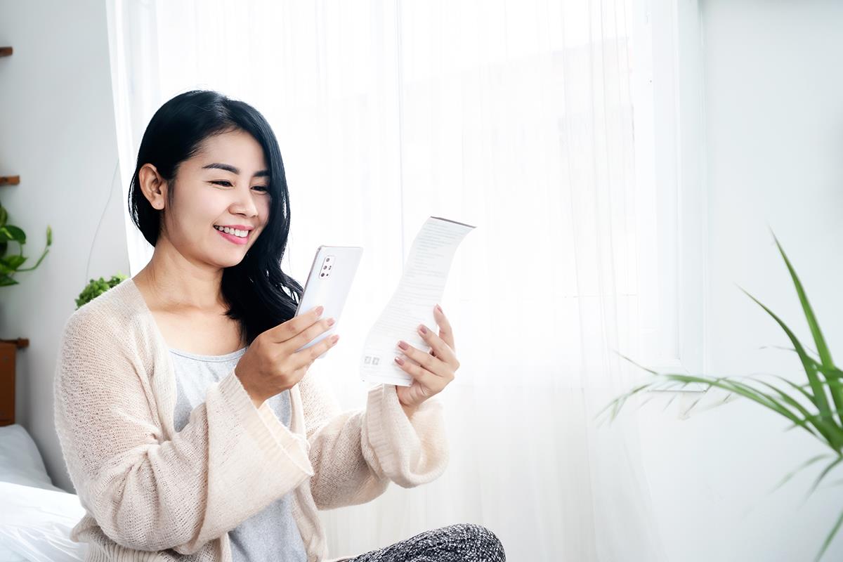 Tiện lợi v&agrave; nhiều ưu đ&atilde;i, người trẻ ng&agrave;y c&agrave;ng th&iacute;ch thanh to&aacute;n bằng ng&acirc;n h&agrave;ng số - Ảnh 1.