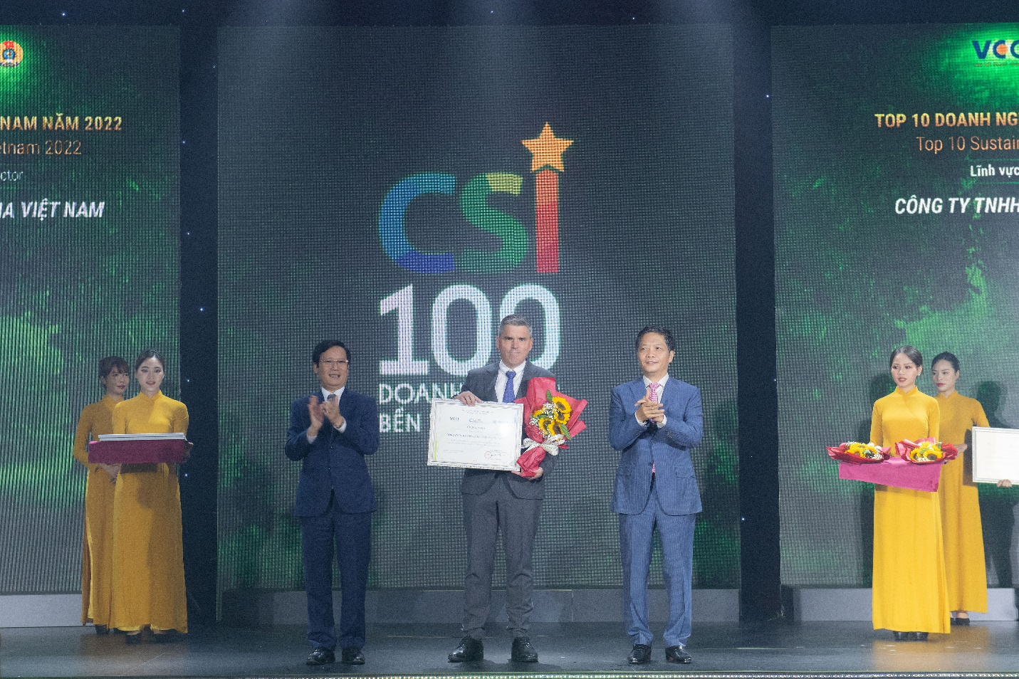 FrieslandCampina Việt Nam được vinh danh Top 10 doanh nghiệp bền vững từ những đ&oacute;ng g&oacute;p cho cộng đồng